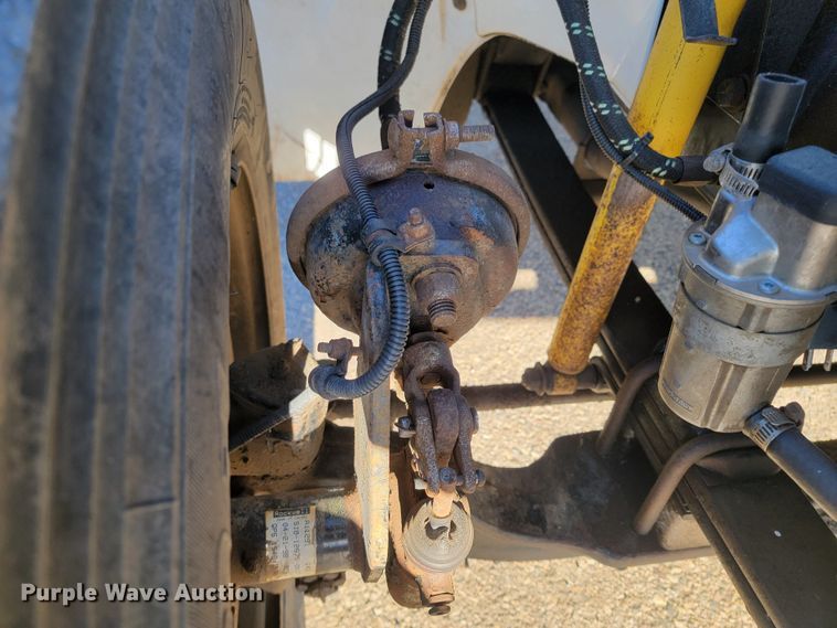 image for item ME9585 1999 Freightliner FL70  utility / service truck