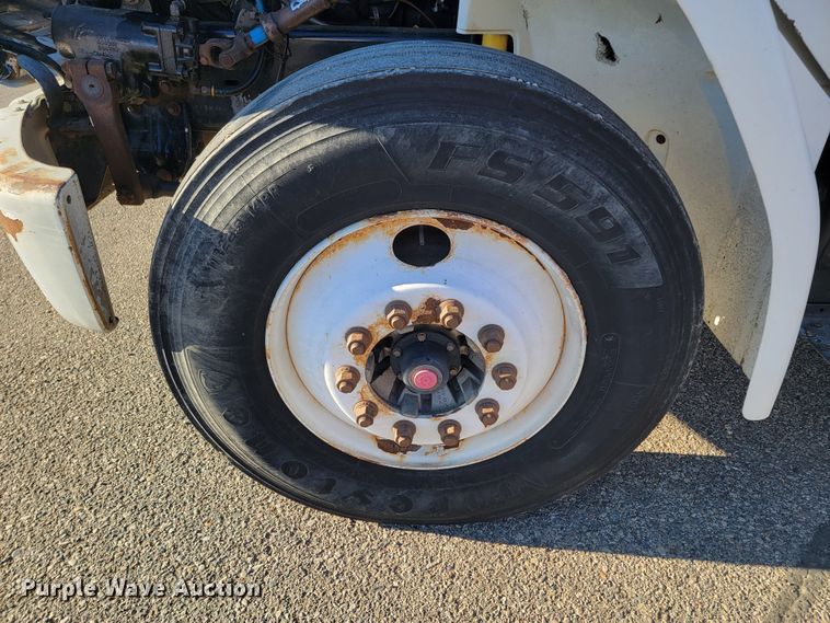 image for item ME9585 1999 Freightliner FL70  utility / service truck