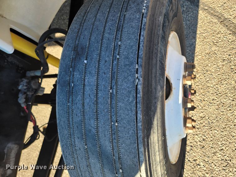 image for item ME9585 1999 Freightliner FL70  utility / service truck