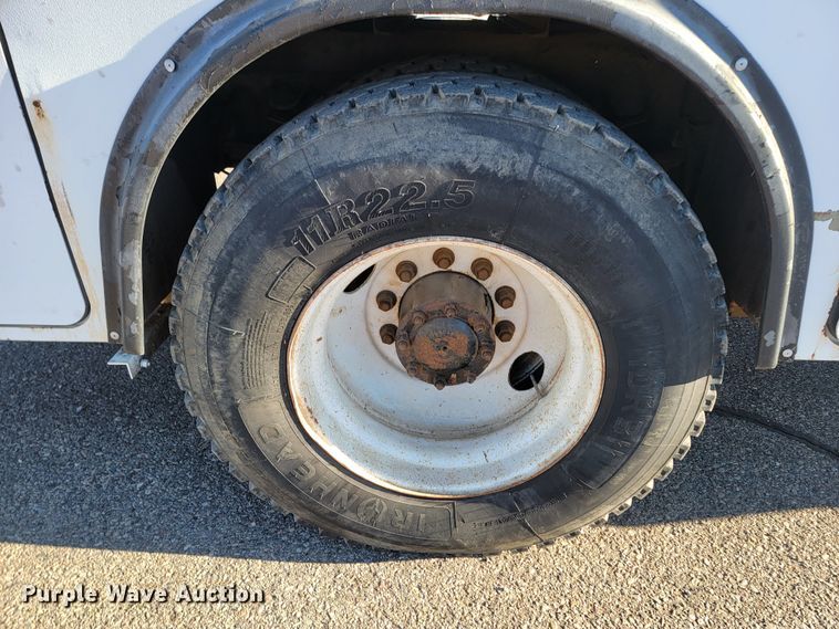 image for item ME9585 1999 Freightliner FL70  utility / service truck