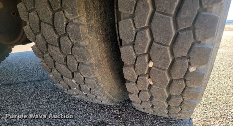 image for item ME9585 1999 Freightliner FL70  utility / service truck