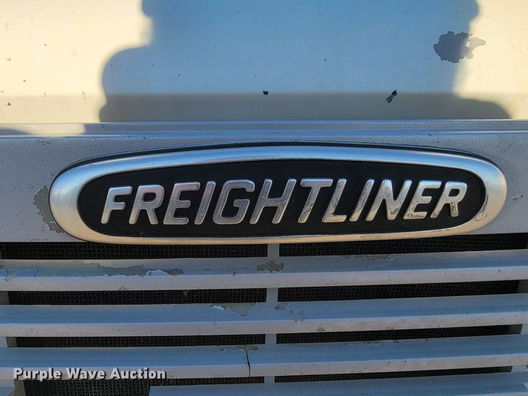 image for item ME9585 1999 Freightliner FL70  utility / service truck