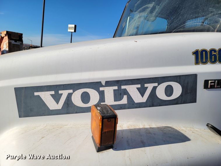 image for item ME9585 1999 Freightliner FL70  utility / service truck