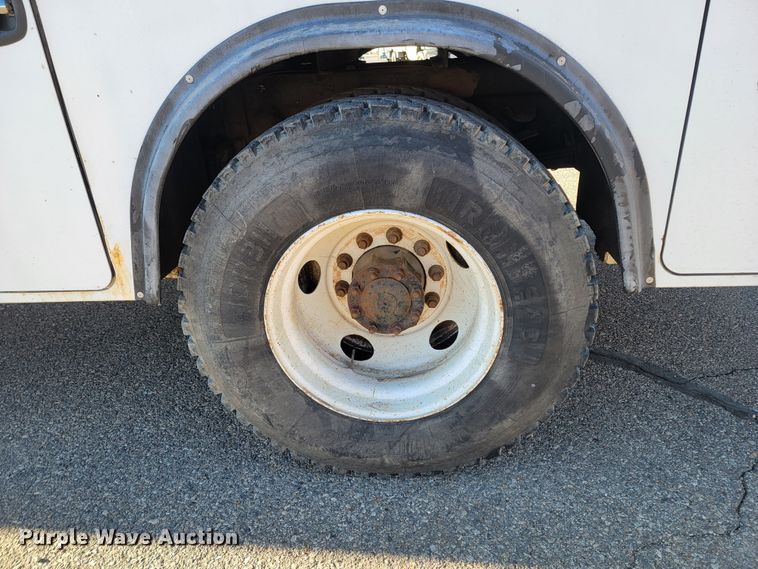 image for item ME9585 1999 Freightliner FL70  utility / service truck