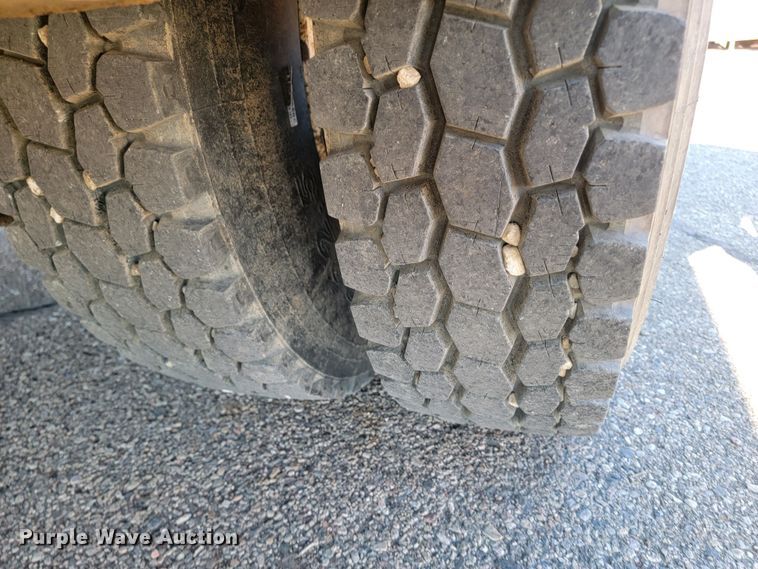 image for item ME9585 1999 Freightliner FL70  utility / service truck