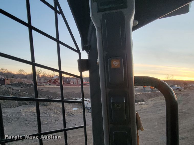 image for item ME9586 2018 Case SR210  skid steer loader