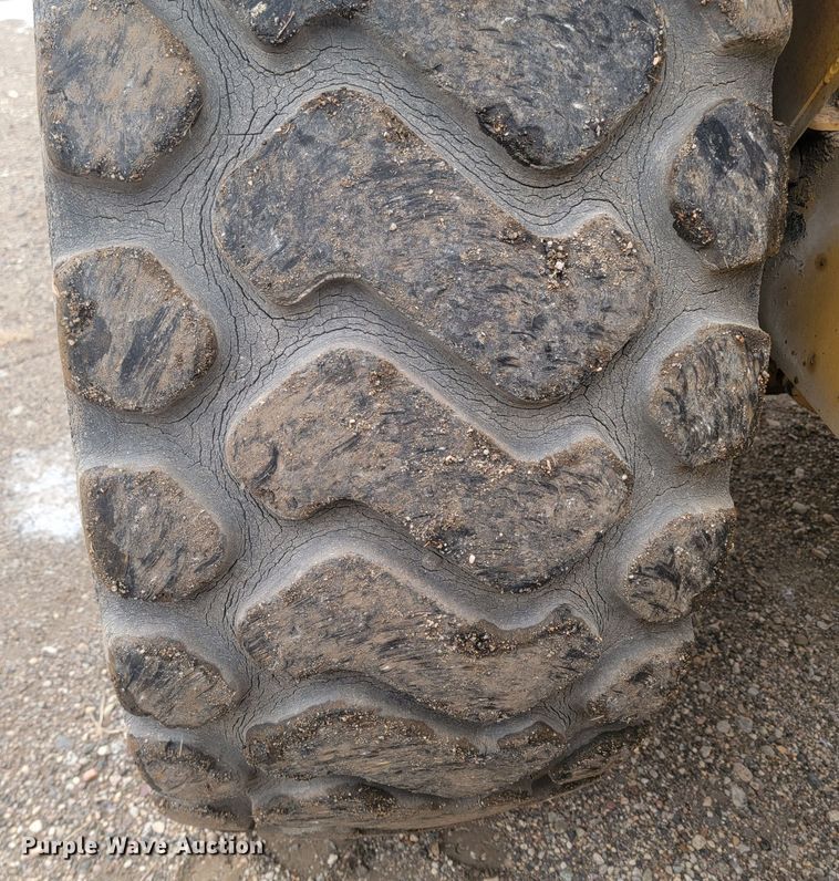 image for item ME9609 1994 Caterpillar 613C Series II  elevating scraper