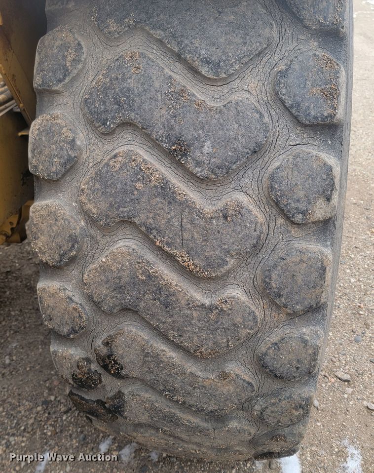 image for item ME9609 1994 Caterpillar 613C Series II  elevating scraper