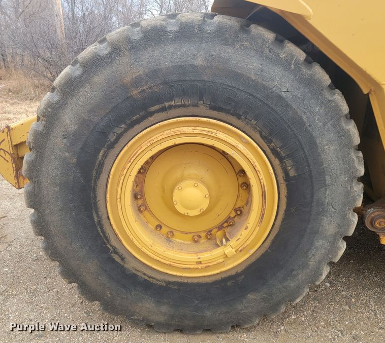 image for item ME9609 1994 Caterpillar 613C Series II  elevating scraper