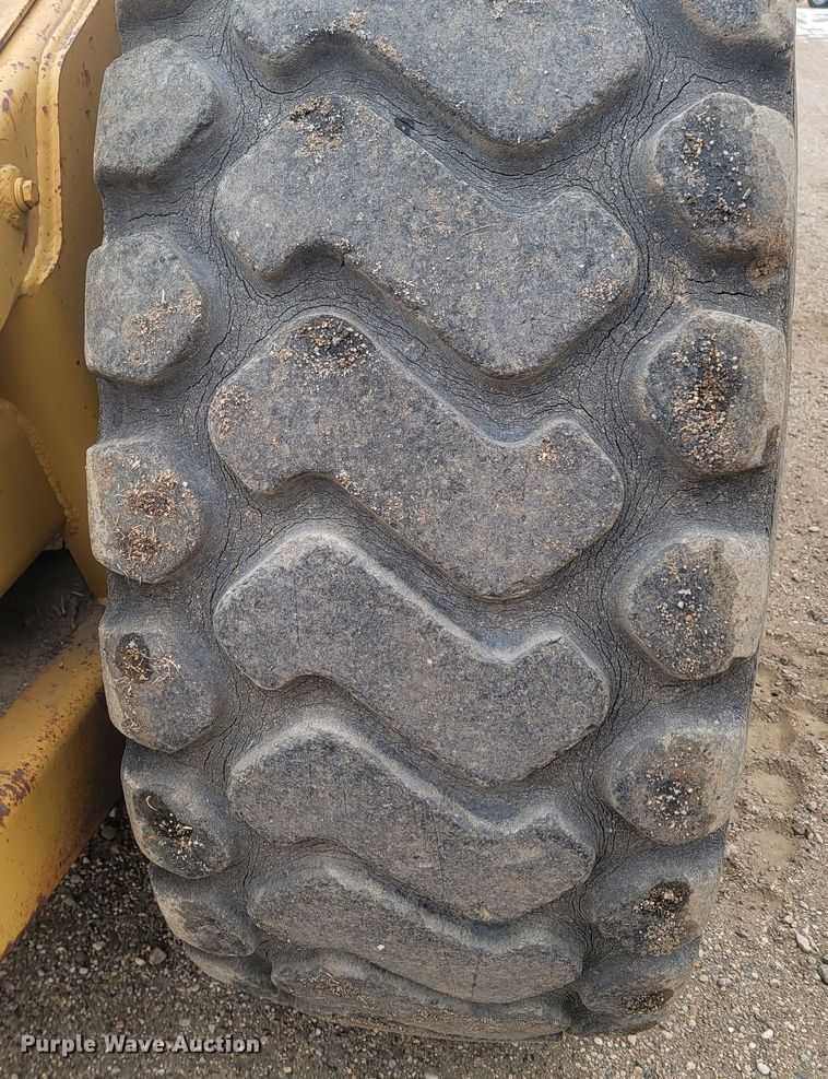 image for item ME9609 1994 Caterpillar 613C Series II  elevating scraper