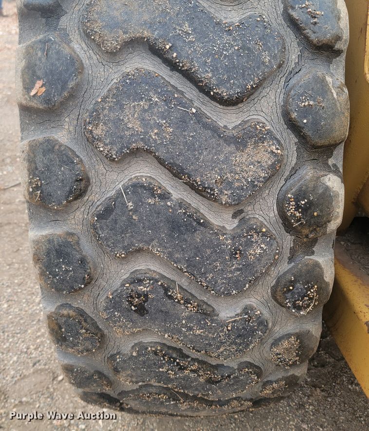 image for item ME9609 1994 Caterpillar 613C Series II  elevating scraper