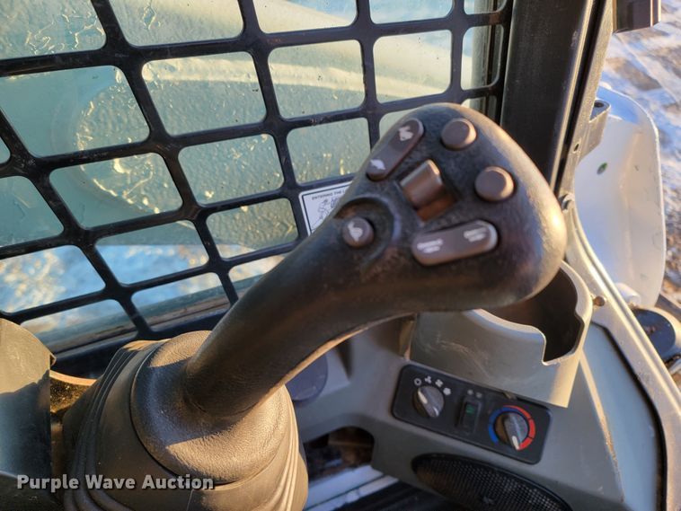 image for item ME9615 2015 Bobcat T750  tracked skid steer loader