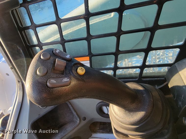 image for item ME9615 2015 Bobcat T750  tracked skid steer loader