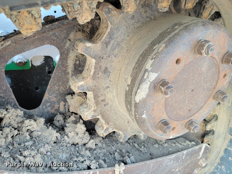 image for item ME9615 2015 Bobcat T750  tracked skid steer loader