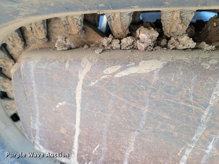 image for item ME9615 2015 Bobcat T750  tracked skid steer loader