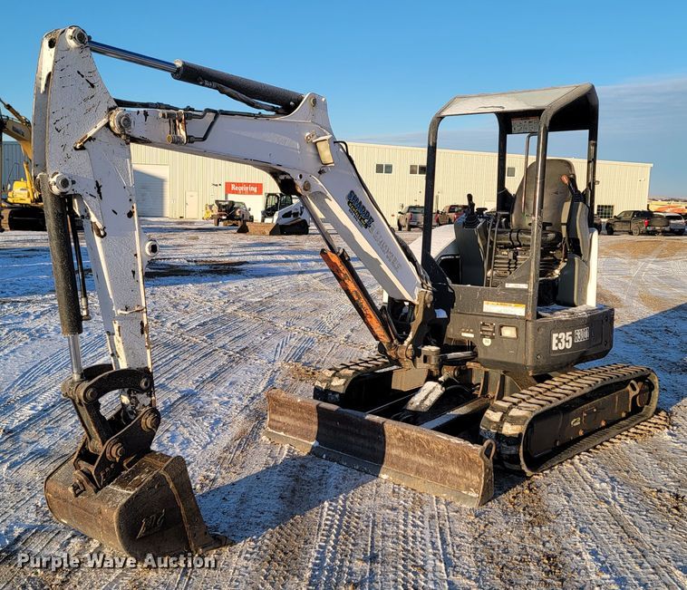 image for item ME9616 2013 Bobcat E35  mini excavator