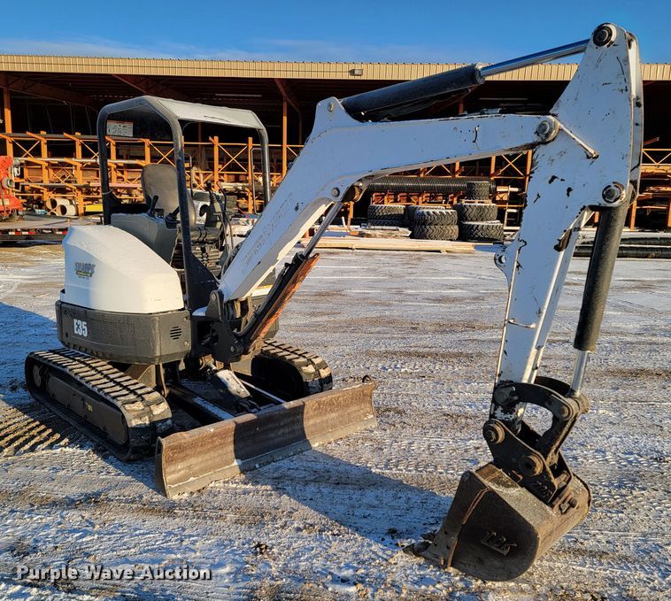 image for item ME9616 2013 Bobcat E35  mini excavator
