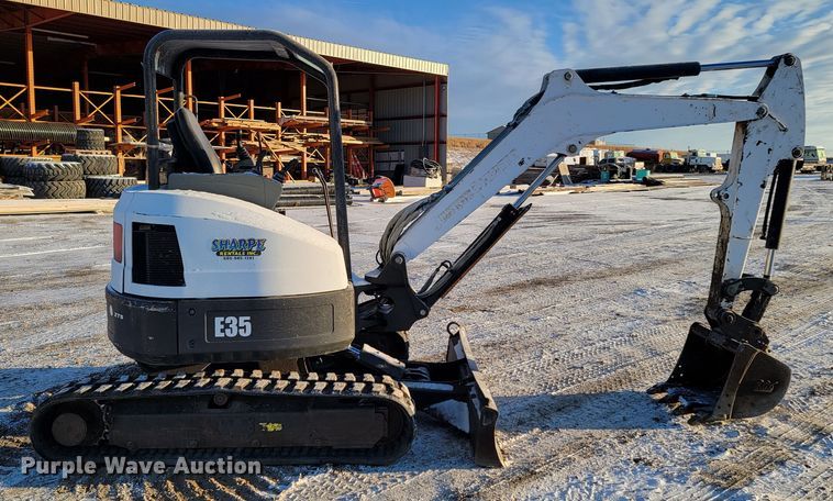 image for item ME9616 2013 Bobcat E35  mini excavator