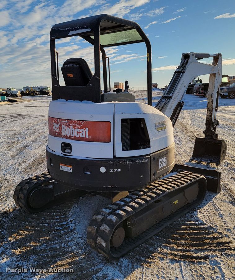 image for item ME9616 2013 Bobcat E35  mini excavator