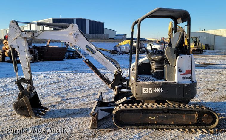 image for item ME9616 2013 Bobcat E35  mini excavator