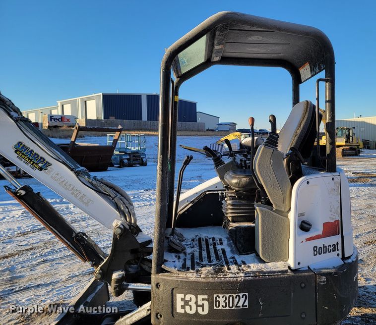 image for item ME9616 2013 Bobcat E35  mini excavator