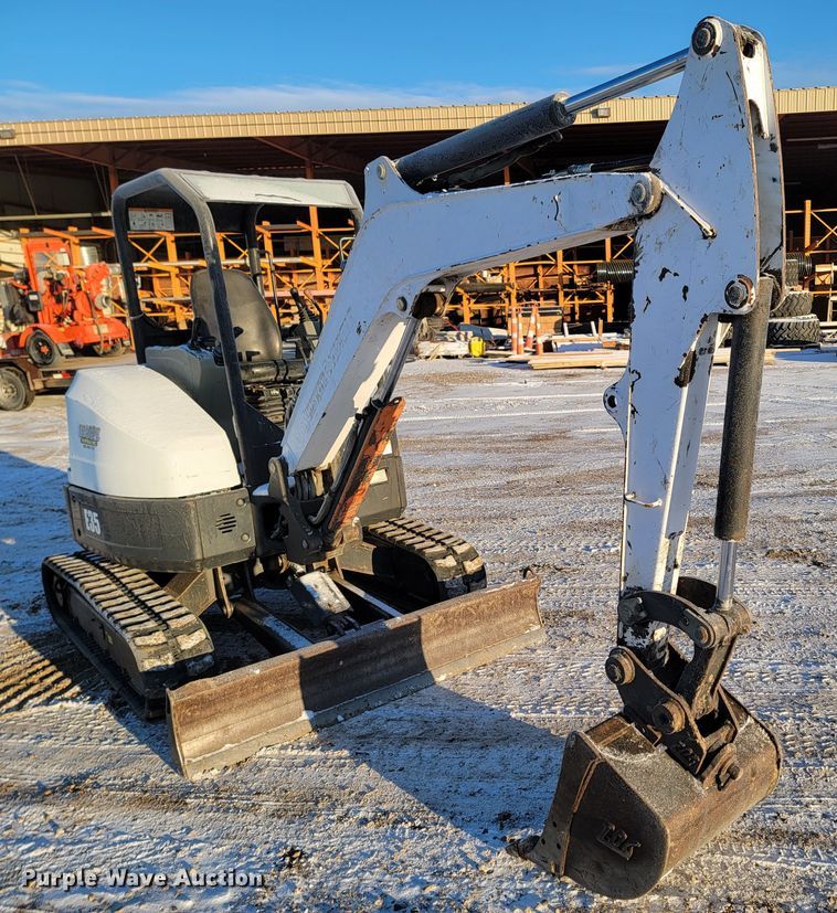image for item ME9616 2013 Bobcat E35  mini excavator