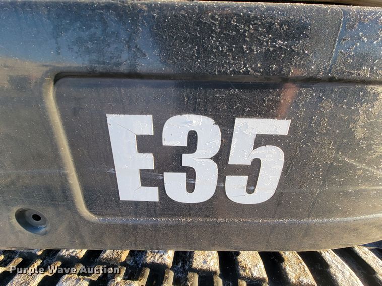 image for item ME9616 2013 Bobcat E35  mini excavator