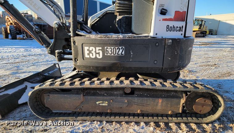 image for item ME9616 2013 Bobcat E35  mini excavator