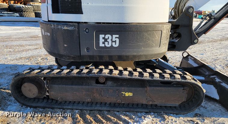 image for item ME9616 2013 Bobcat E35  mini excavator