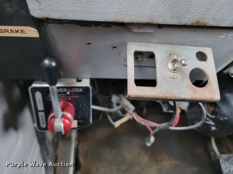 image for item ME9619 1998 Freightliner FL70  dump flatbed truck