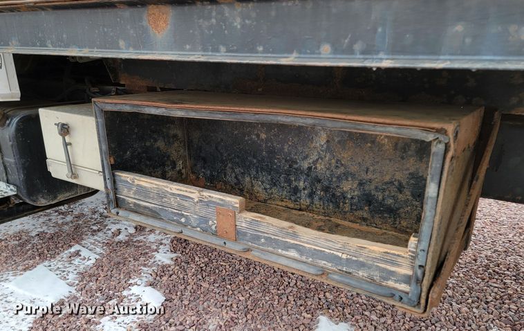 image for item ME9619 1998 Freightliner FL70  dump flatbed truck