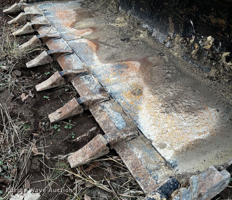 image for item MF9788 Kubota AP-HD80LT  skid steer bucket