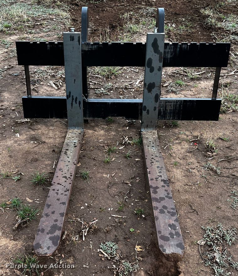 image for item MF9793 Caterpillar 6W-8832  forks