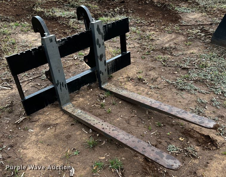 image for item MF9793 Caterpillar 6W-8832  forks