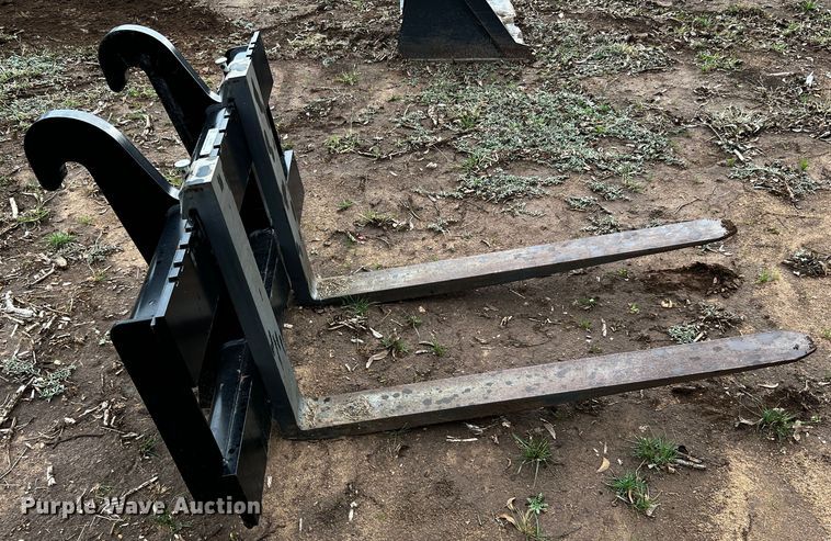 image for item MF9793 Caterpillar 6W-8832  forks