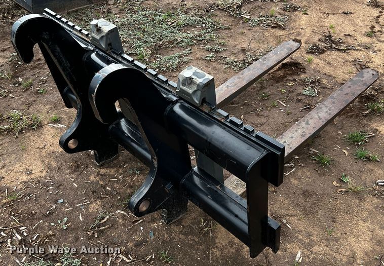 image for item MF9793 Caterpillar 6W-8832  forks