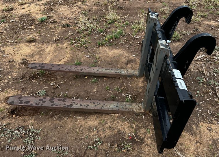 image for item MF9793 Caterpillar 6W-8832  forks