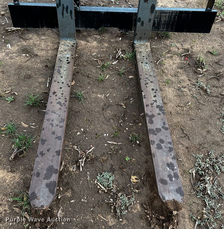 image for item MF9793 Caterpillar 6W-8832  forks