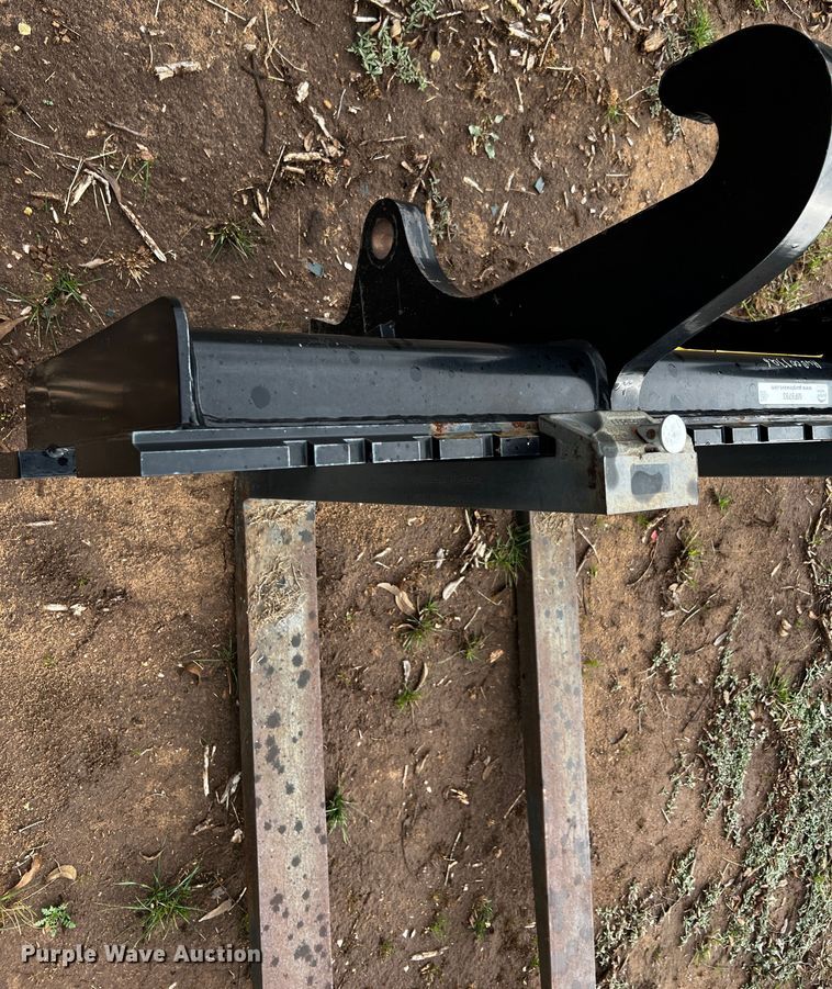 image for item MF9793 Caterpillar 6W-8832  forks