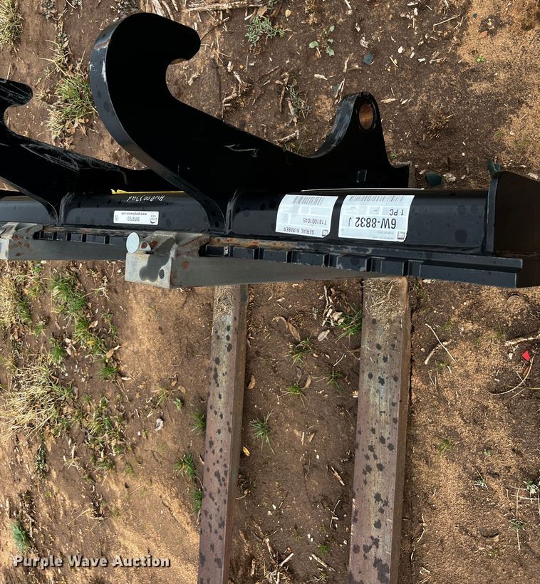 image for item MF9793 Caterpillar 6W-8832  forks