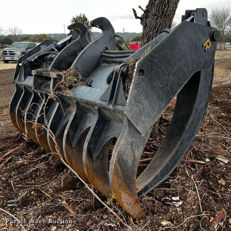 image for item MF9796 Rockland LRC  10'W grapple bucket