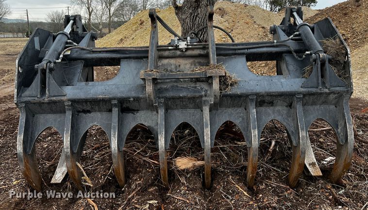 image for item MF9796 Rockland LRC  10'W grapple bucket