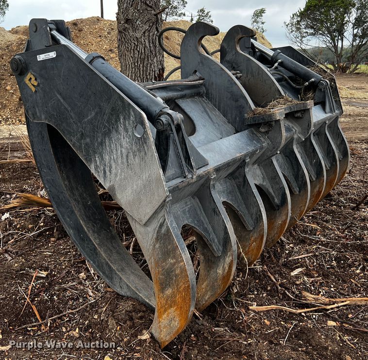 image for item MF9796 Rockland LRC  10'W grapple bucket