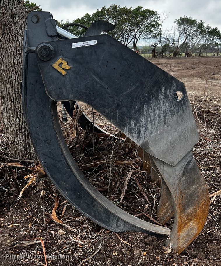 image for item MF9796 Rockland LRC  10'W grapple bucket