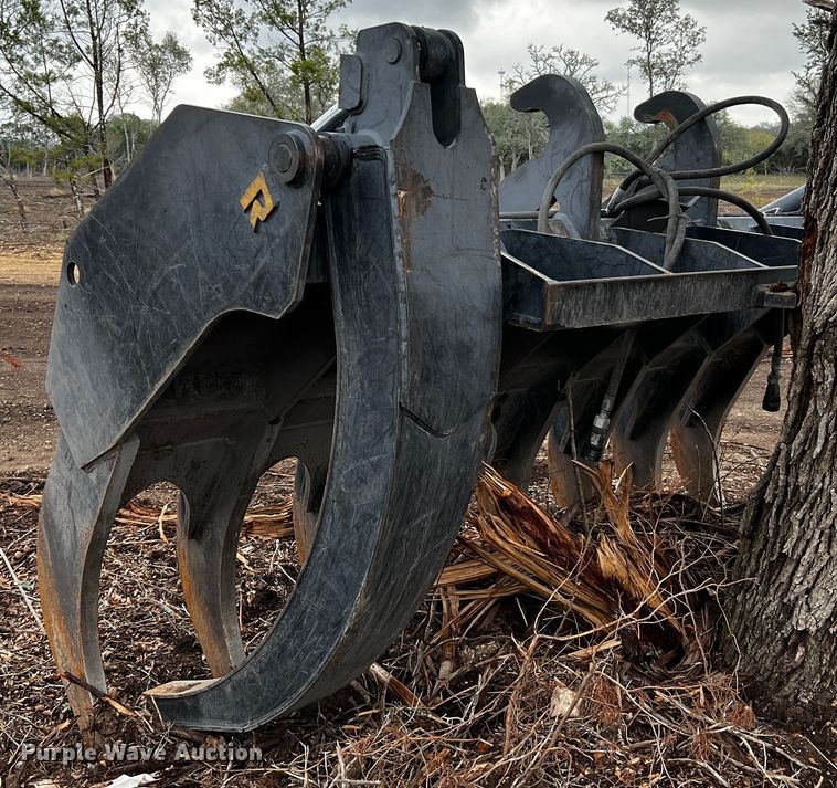 image for item MF9796 Rockland LRC  10'W grapple bucket