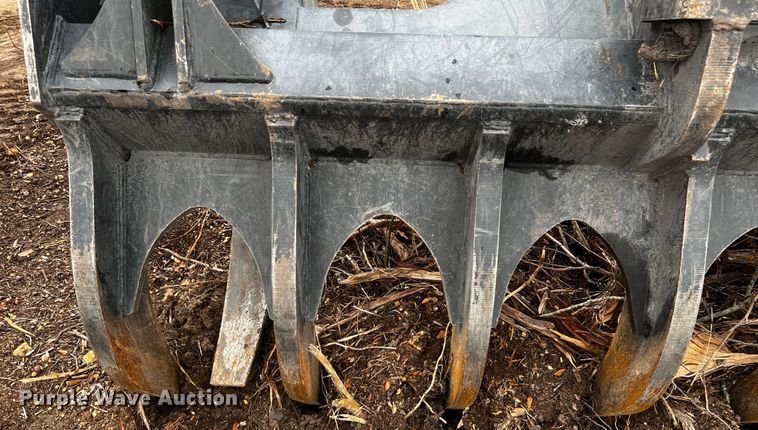 image for item MF9796 Rockland LRC  10'W grapple bucket