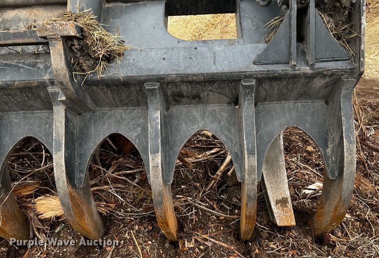 image for item MF9796 Rockland LRC  10'W grapple bucket