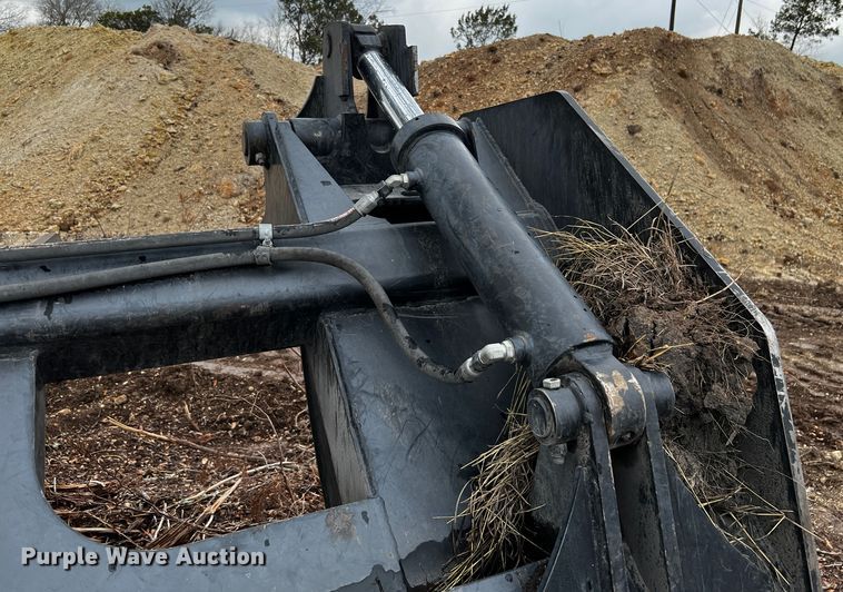 image for item MF9796 Rockland LRC  10'W grapple bucket