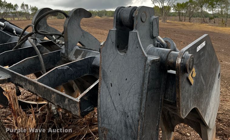 image for item MF9796 Rockland LRC  10'W grapple bucket