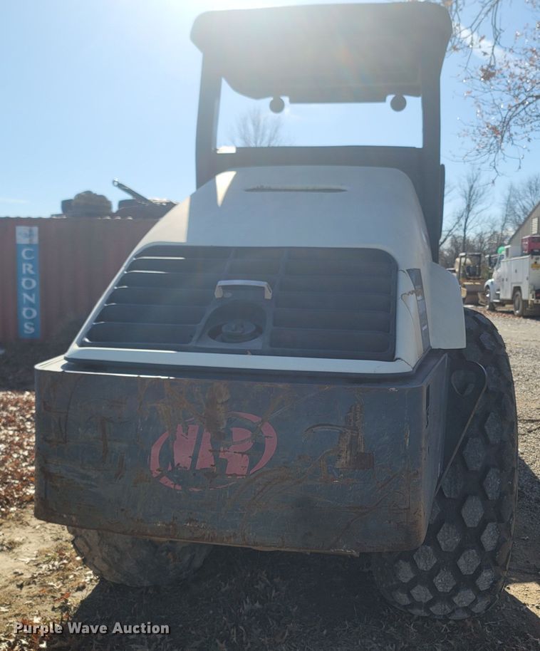 image for item MH9579 2006 Ingersoll Rand SD-100D TF  single drum vibratory roller